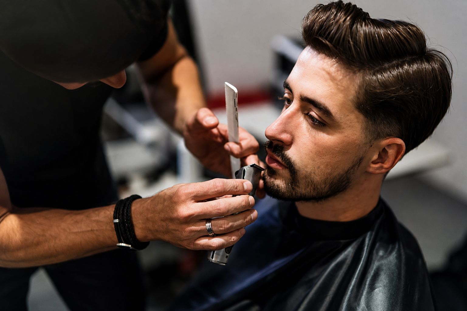 Estilização de barba com máquina