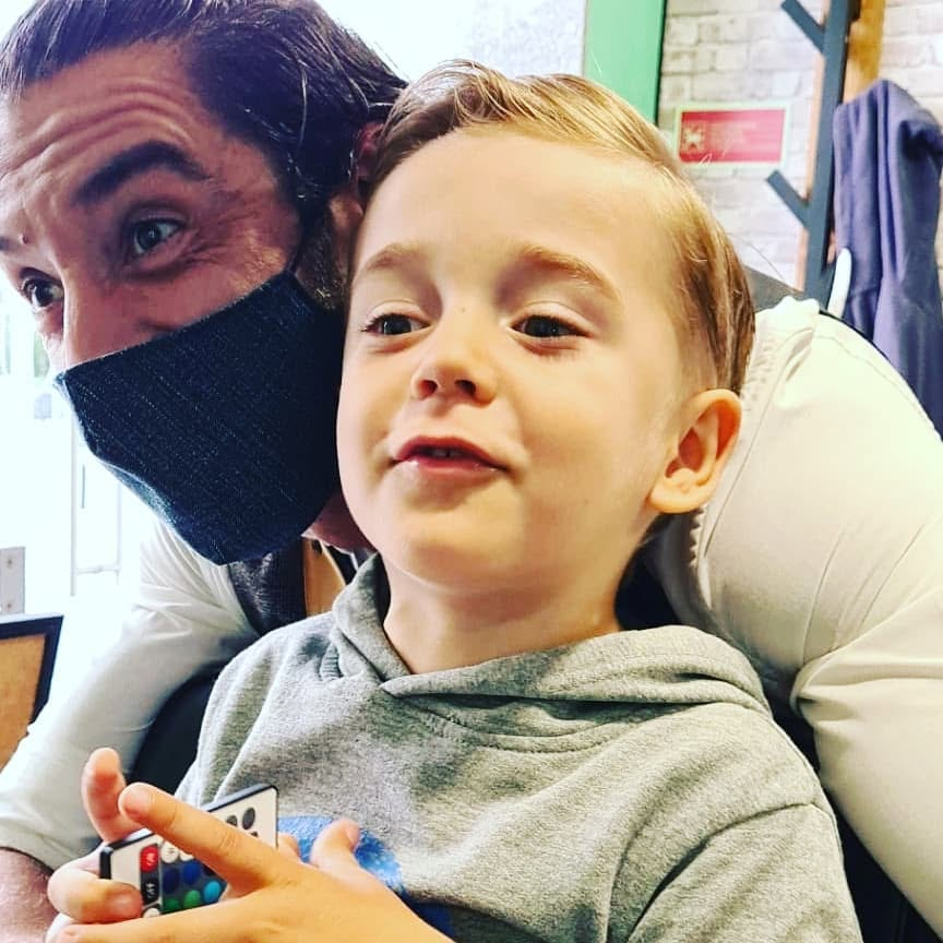 Corte infantil na Mr. Jones